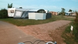 Każda parcela gwarantuje intymność wypoczynku. - zdjęcie 4